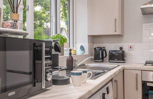 Wakefield Apartment | Luxurious Oasis in the City of Wakefield
