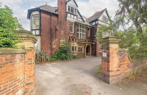 Wakefield Apartment | Luxurious Oasis in the City of Wakefield
