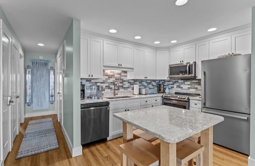 Carolina Beach Condo | Luxurious Oceanfront Condo-Pool-Keyless Checkin-Complete Renovation RR Host