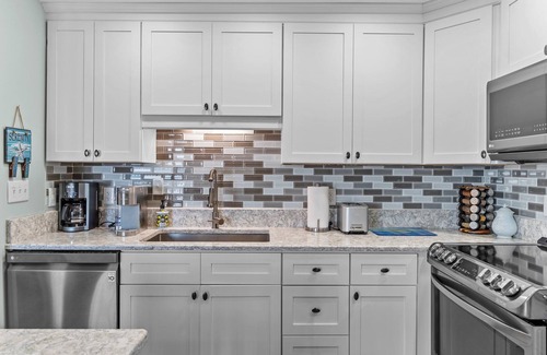 Carolina Beach Condo | Luxurious Oceanfront Condo-Pool-Keyless Checkin-Complete Renovation RR Host