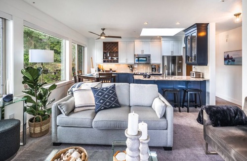 North Oyster Apartment | Luxurious Penthouse at Inn of the Sea Ocean views from each window