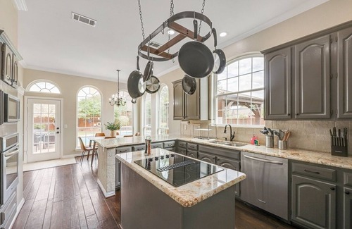 Plano Villa | Luxurious Plano Home with Pool, Spacious Back Yard