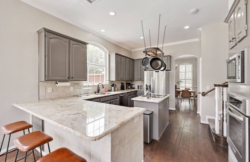 Plano Villa | Luxurious Plano Home with Pool, Spacious Back Yard