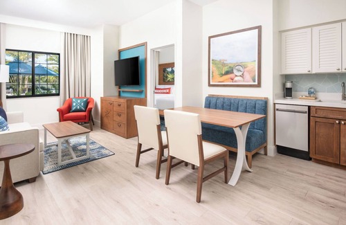 Park Shore Hotel | Luxurious Pool View Family Suite with Kitchen