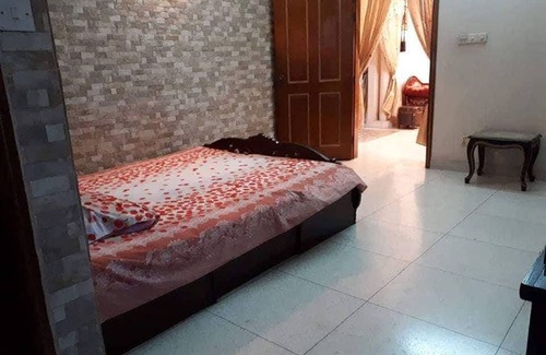 Banani Apartment | Luxurious Queen bed @Banani