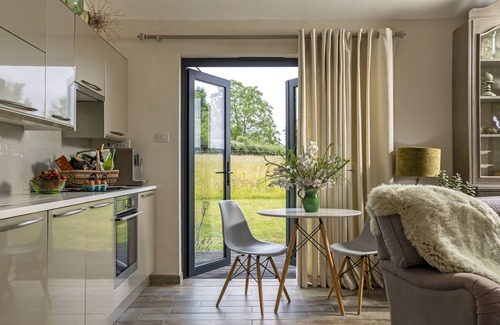 Ludwel House | Luxurious romantic retreat for two, one bedroom with en-suite bathroom - enquire now!