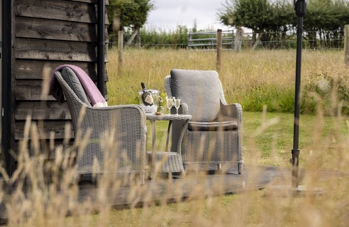 Ludwel House | Luxurious romantic retreat for two, one bedroom with en-suite bathroom - enquire now!