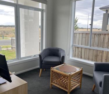 Wollert Bed & Breakfast | Luxurious room for 2 ppl- 25 min to Melbourne Airport and next to Hume Freeway