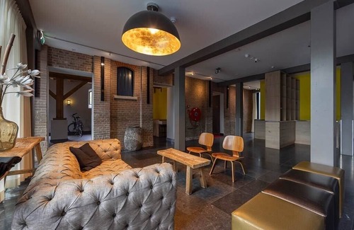 Coevorden Hotel | Luxurious Room in Historical Estate – Near Plopsa Indoor Coevorden