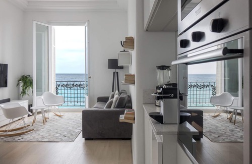 Alpes-Maritimes Apartment | Luxurious Seafront Belle Époque apartment