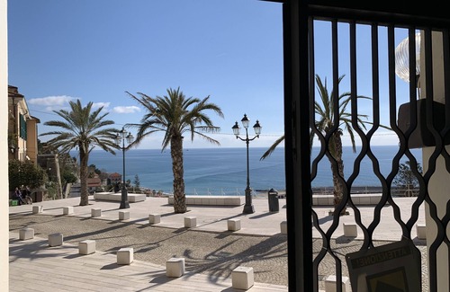 Alpes-Maritimes Apartment | Luxurious Seafront Belle Époque apartment