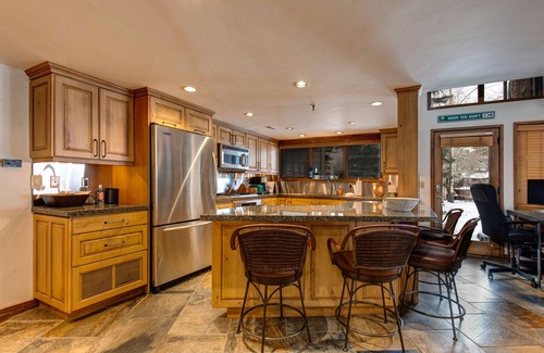 Deer Valley Condo | Luxurious Ski Condo + Loft w/Private Hot Tub, Fireplace, Views, Patio- Dogs OK