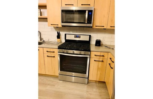 Cumberland Condo | LUXURIOUS SPACIOUS PLACE NEAR TRUIST PARK!