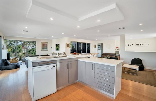Bridport House | Luxurious Spectacular Holiday Living
