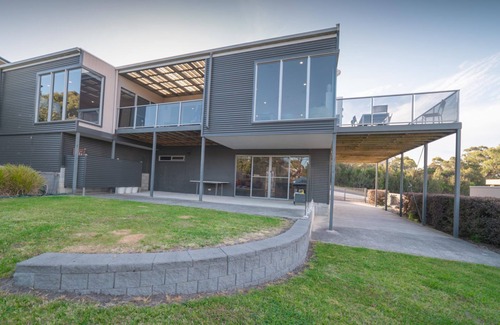 Bridport House | Luxurious Spectacular Holiday Living