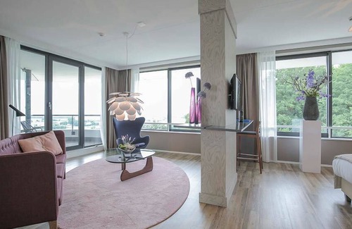 Wageningen Hotel | Luxurious Suite w/Panoramic View | Stunning Outdoors & Historic Landmarks Nearby