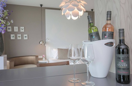Wageningen Hotel | Luxurious Suite w/Panoramic View | Stunning Outdoors & Historic Landmarks Nearby