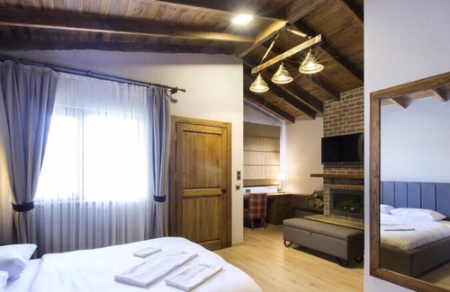 Orhangazi House | Luxurious Suits Surrounded by Nature with Jacuzzi & Shared Pool in Bursa