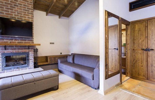 Orhangazi House | Luxurious Suits Surrounded by Nature with Jacuzzi & Shared Pool in Bursa