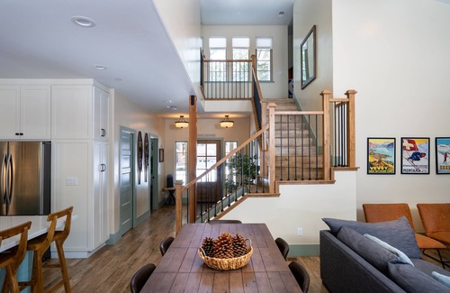 Pioneer Trail Cabin | Luxurious Tahoe Escape: Hot tub, Arcade, Fireplace, and more+