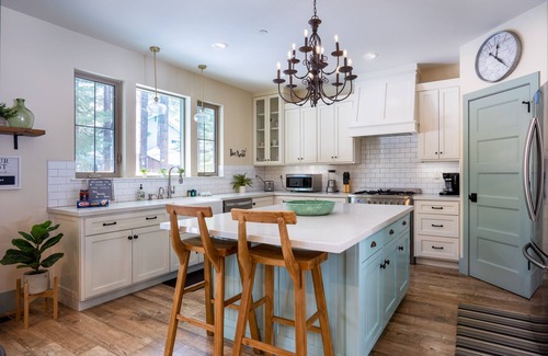 Pioneer Trail Cabin | Luxurious Tahoe Escape: Hot tub, Arcade, Fireplace, and more+