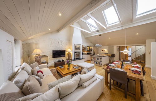 Grand Canal Dock Apartment | Luxurious three bedroom apartment in Mews building 10min from St Stephen's Green