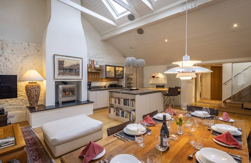 Grand Canal Dock Apartment | Luxurious three bedroom apartment in Mews building 10min from St Stephen's Green