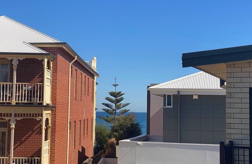 Adelaide Apartment | Luxurious unit by the Beach