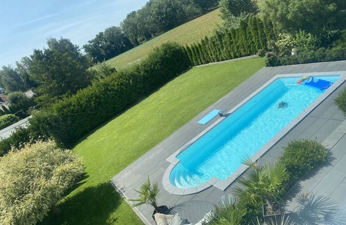 Franzosisch Buchholz House | Luxurious vacation home/heated pool, barbecue area, Berlin City