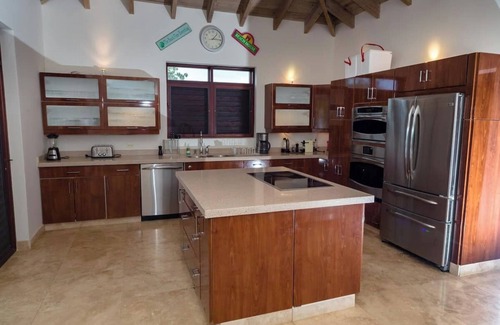 Jolly Harbour Villa | Luxurious Villa Antigua/Hot Tub/Private beach/Pool