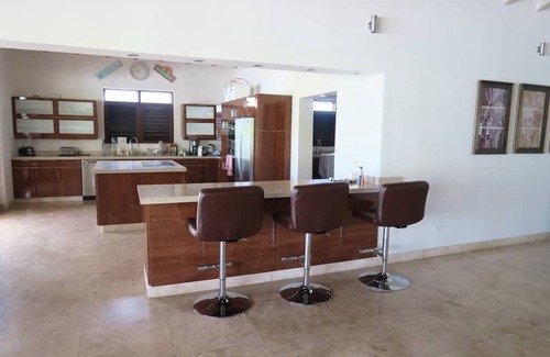 Jolly Harbour Villa | Luxurious Villa Antigua/Hot Tub/Private beach/Pool