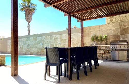 Santa Lucija Villa | Luxurious villa in a tranquil hamlet - 6 bedrooms with ensuite bathrooms & ACs