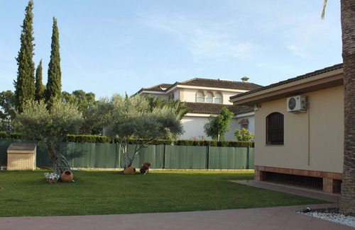Montequinto Ski Chalet | Luxurious villa. Private pool & tennis courts. Subway