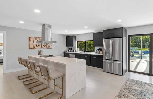 Golden Glades Villa | Luxurious Villa | Treehouse Oasis Pool & Jacuzzi