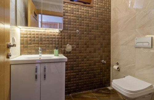 Guzelbahce Villa | Luxurious Villa with Pool and Great Garden