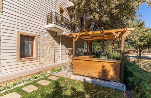 Guzelbahce Villa | Luxurious Villa with Pool and Great Garden