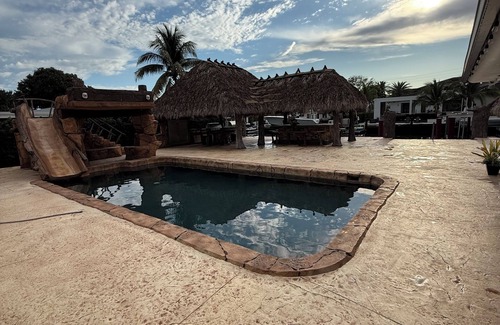 Keystone Point Villa | Luxurious Waterfront Villa Tropical OASIS!