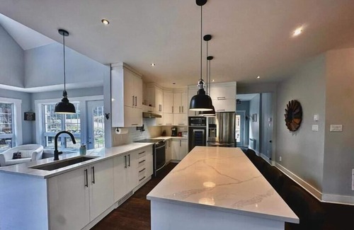 Namur House | Luxurious Waterfront 6 BDRM Chalet w/ Billiards, Game Room & Unforgettable Views