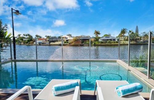 Birtinya House | Luxurious Waterfront Paradise Stunning Views