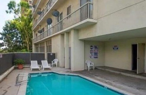 Westwood Condo | Luxurious Wilshire Corridor Condo Near UCLA, Century City, & Beverly Hills