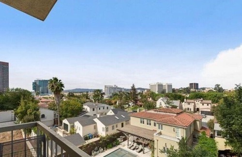 Westwood Condo | Luxurious Wilshire Corridor Condo Near UCLA, Century City, & Beverly Hills