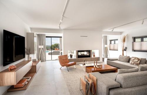 Triana Villa | Luxurious Wine Country Villa - Near Lisbon