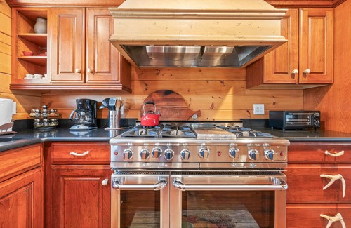 Bearsville House | Luxurious Woodstock Home Rental Catskill Mountains Views & Private Retreat
