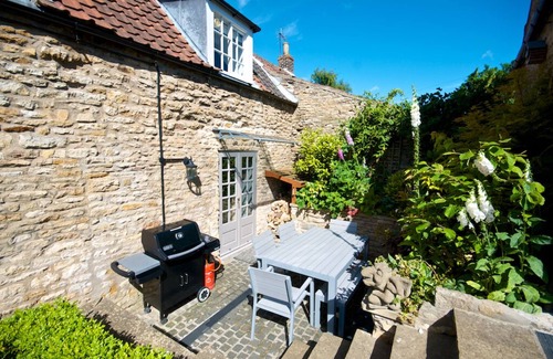 Westow Cottage | Luxuriously Restored Family Friendly 300 year old English Country Cottage