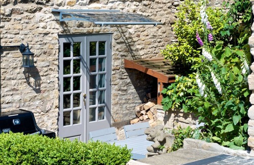 Westow Cottage | Luxuriously Restored Family Friendly 300 year old English Country Cottage