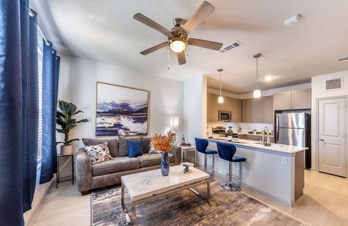 Pflugerville Apartment | Luxury 1-Bed Room & Bath W/private garage