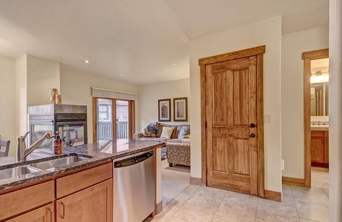 Copper Mountain Village House | Luxury 1-Bedroom Condo, 2-Minute Walk to Ski Lifts & West Village - CA3202