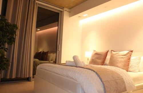 Docklands Apartment | Luxury 1 Bedroom Apartment In London with Free parking