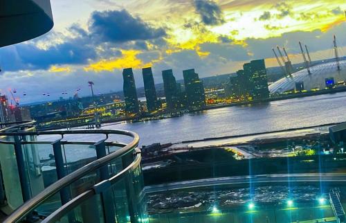 Docklands Apartment | Luxury 1 Bedroom Apartment In London with Free parking