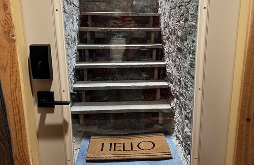 Summit - University Apartment | Luxury 1-bedroom Flat on Cathedral Hill: Private Sauna, Fireplace and Gym
